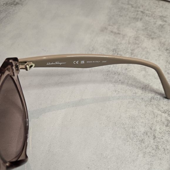 Salvatore Ferragamo Model SF1073S Sunglasses - Picture 5 of 9